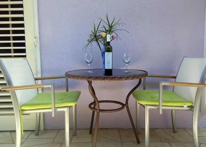 Desa Petric Апартаменти Хвар