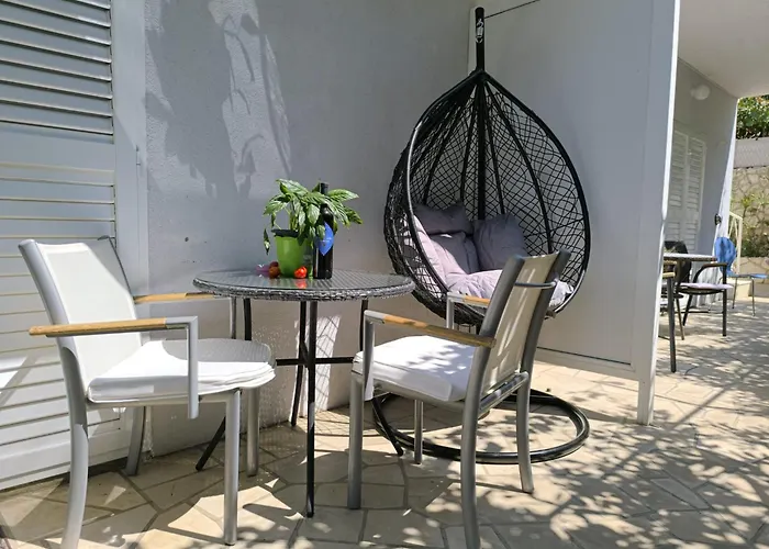 Апартаменти Desa Petric Хвар