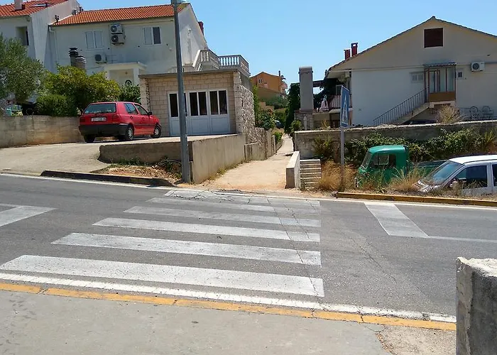 Desa Petric Апартаменти Хвар